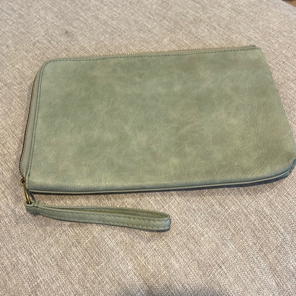 Soft Green Universal Thread Wristlet - image 1